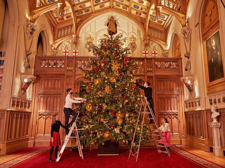 Ο εντυπωσιακός στολισμός της Βασίλισσας Ελισάβετ για τα Χριστούγεννα!
