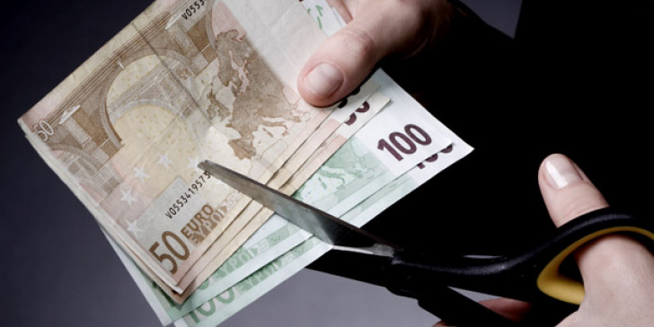 Ανάσα για οφειλέτες - Ερχεται κούρεμα χρέους και εξόφληση σε 20 χρόνια