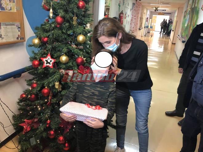 Πανεπιστημιακό Νοσοκομείο Πάτρας: Δάκρυα χαράς και χειροκροτήματα για τον 8χρονο ήρωα! Πήρε εξιτήριο μετά τη δύσκολη "μάχη" με επιπλοκές από τον κορονοϊό - ΒΙΝΤΕΟ - ΦΩΤΟ