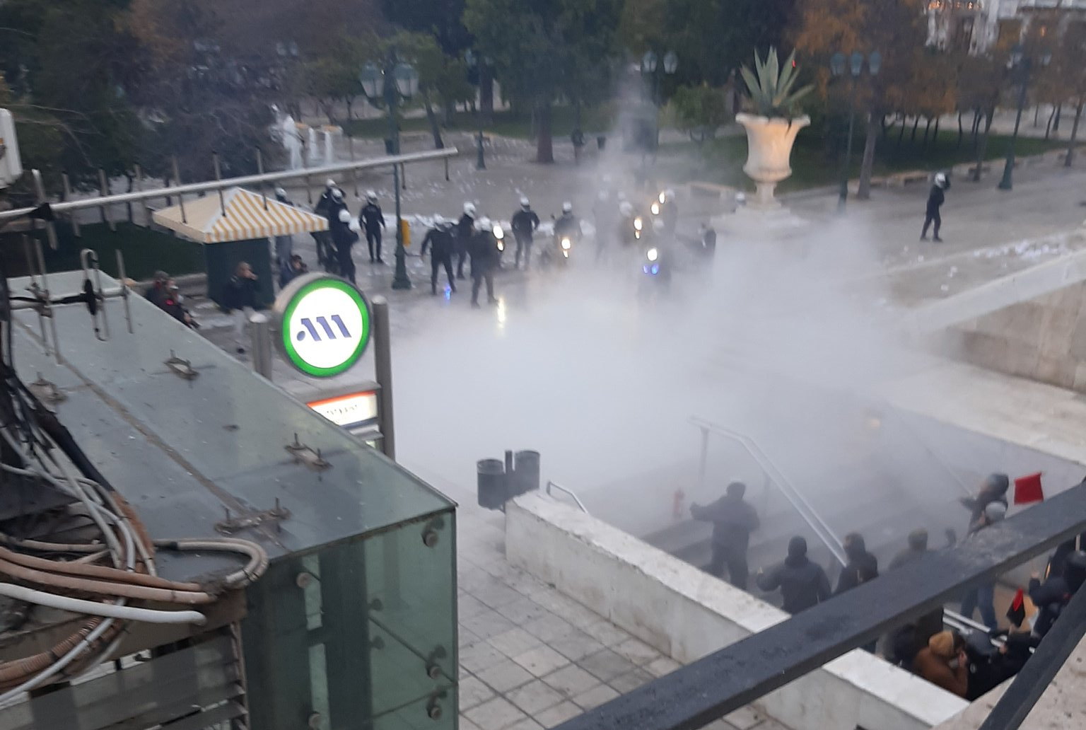 Ένταση στο Σύνταγμα για τον Γρηγορόπουλο – Έγιναν προσαγωγές