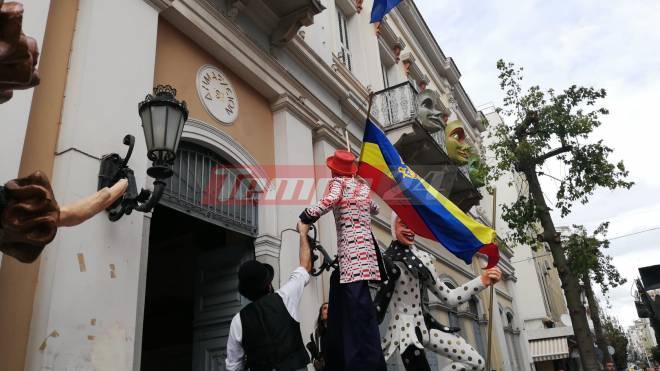 Πάτρα: Το Καρναβαλικό Λάβαρο παραδόθηκε στον Δήμαρχο Πατρέων (ΦΩΤΟ-ΒΙΝΤΕΟ)