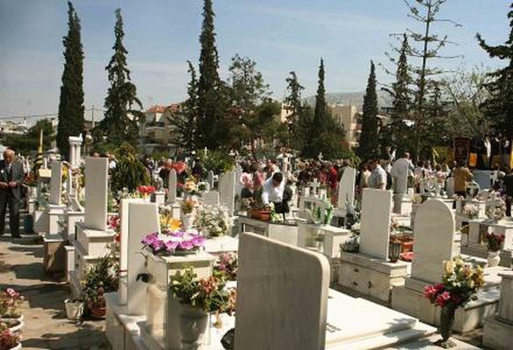 Πάτρα: Στο εδώλιο δημοτική υπάλληλος που κατηγορείται ότι άρπαξε 30.000 ευρώ από νεκροταφείο