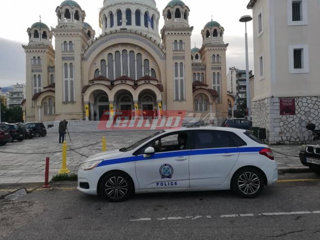 Πάτρα - Θεοφάνεια: Με πιστούς στις εκκλησίες η Θεία Λειτουργία - Αστυνομία έξω από τους ναούς (ΦΩΤΟ-ΒΙΝΤΕΟ)