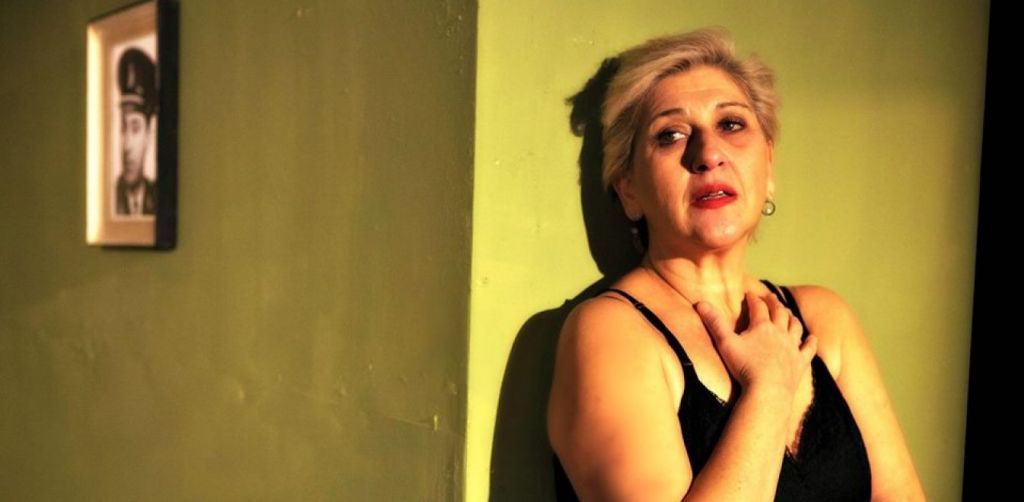 Νέα καταγγελία για τον Γιώργο Κιμούλη από την Μπέττυ Νικολέση: «Κλαίγαμε στα καμαρίνια»