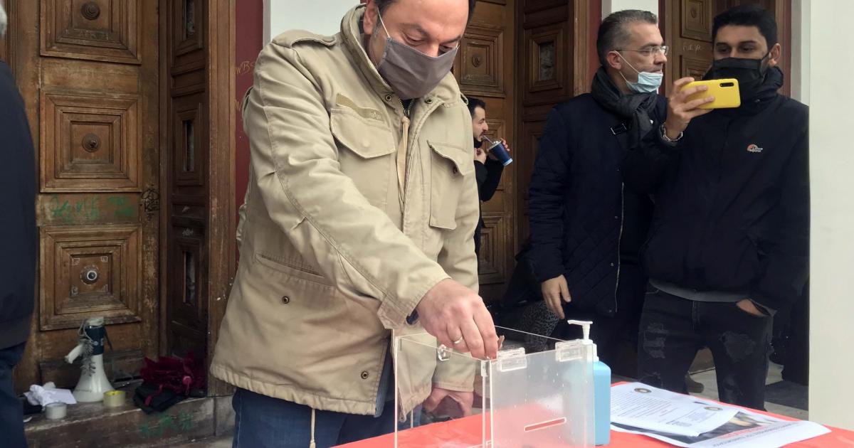 Κορονοϊός: Όλα ανοιχτά για αυστηρή καραντίνα ενώ εξαντλούνται τα όρια αντοχής της κοινωνίας και της οικονομίας