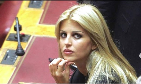 Θεσσαλονίκη: Πέταξαν μπογιές στο γραφείο της Έλενας Ράπτη