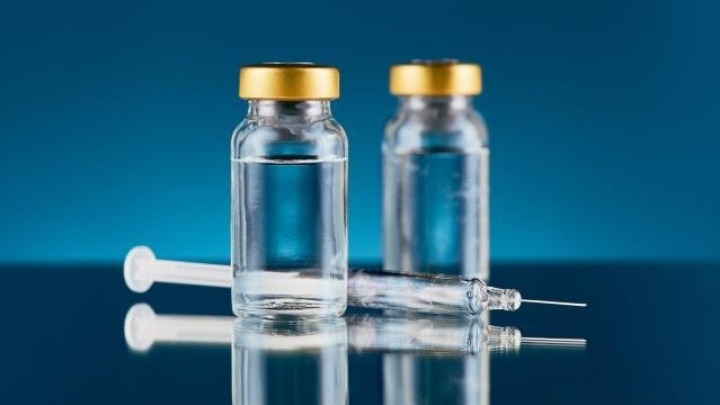 Η Κομισιόν θα ζητήσει εξηγήσεις από την Pfizer για τις νέες καθυστερήσεις στις αποστολές εμβολίων