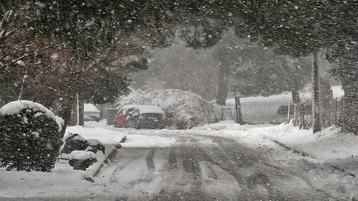 Κακοκαιρία «Λέανδρος»: Χιόνια και στην Αττική