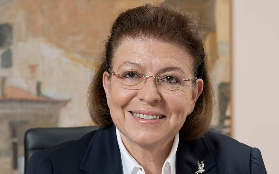 Υπέρ της Μενδώνη 56 προσωπικότητες της τέχνης και των γραμμάτων