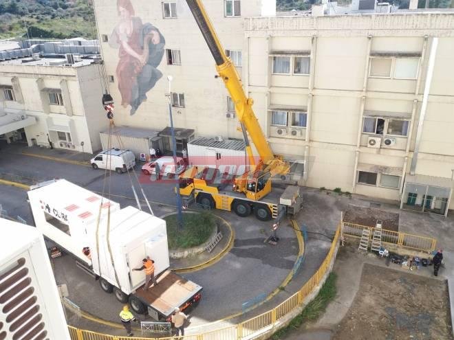 Δείτε ΦΩΤΟ από την επιχείρηση μεταφοράς της φορητής ΜΕΘ στο Πανεπιστημιακό Νοσοκομείο Πατρών