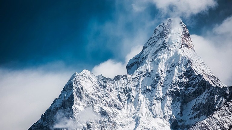 Ινδία: Επτά νεκροί και 125 αγνοούμενοι μετά την κατάρρευση τμήματος παγετώνα των Ιμαλαΐων