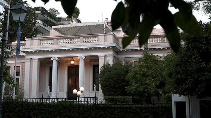 Κορονοϊός: Σύσκεψη στο Μαξίμου για τα μέτρα στους χώρους εργασίας