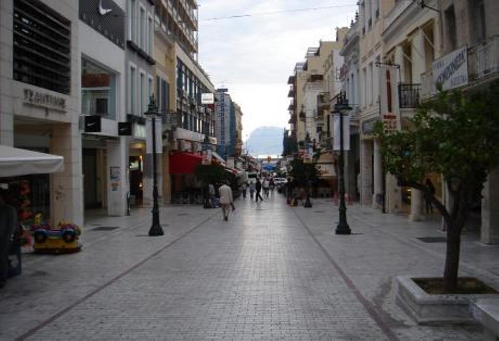 Φτωχύναμε ακόμη περισσότερο - Τα χαμηλότερα εισοδήματα από το 2003 θα δηλωθούν φέτος