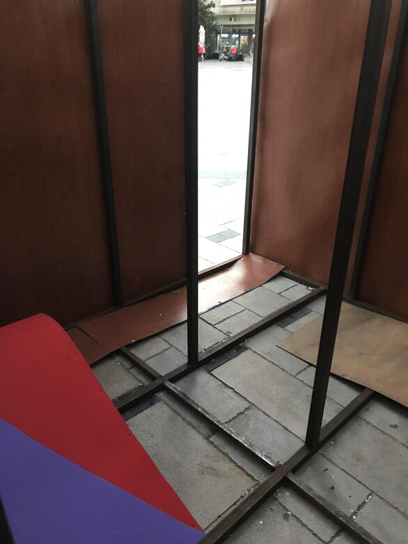 Πάτρα: Βανδάλισαν τα καρναβαλικά στοιχεία στην πλατεία Γεωργίου – ΦΩΤΟ