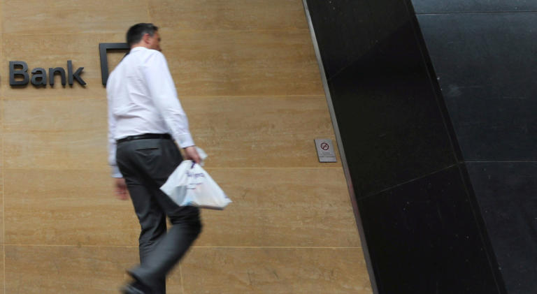 Αμετάβλητα τα επιτόκια από την Τράπεζα της Αγγλίας