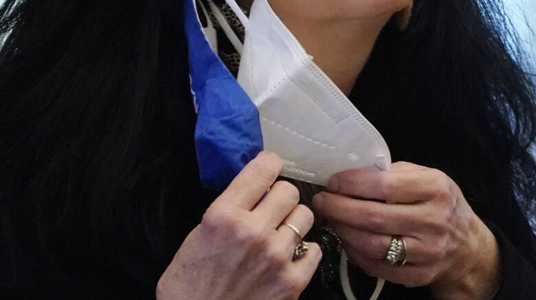 Γώγος : Έως 15% μεγαλύτερη προστασία με διπλή μάσκα - Αναβάθμιση των οδηγιών λόγω του μεταλλαγμένου στελέχους