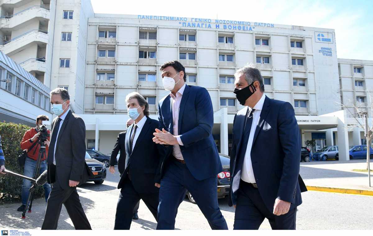 Κικίλιας από Πάτρα: "Έχουμε φτάσει τους 790.000 εμβολιασμούς σε όλη τη χώρα" - Τί είπε για παράταση του lockdown και το "βάρος" στα νοσοκομεία αναφοράς - ΦΩΤΟ