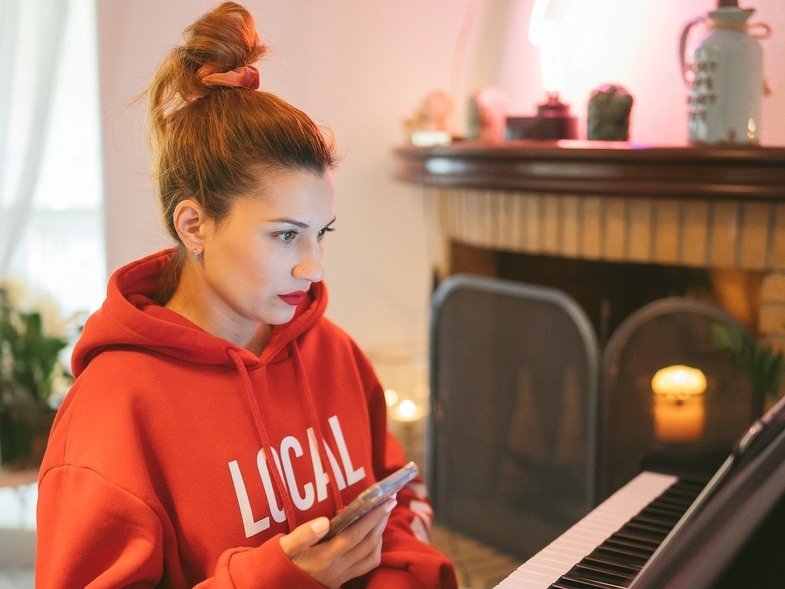 Πέννυ Μπαλτατζή: «Πασίγνωστος πολιτικός με πήρε και με έβαλε στα πόδια του»