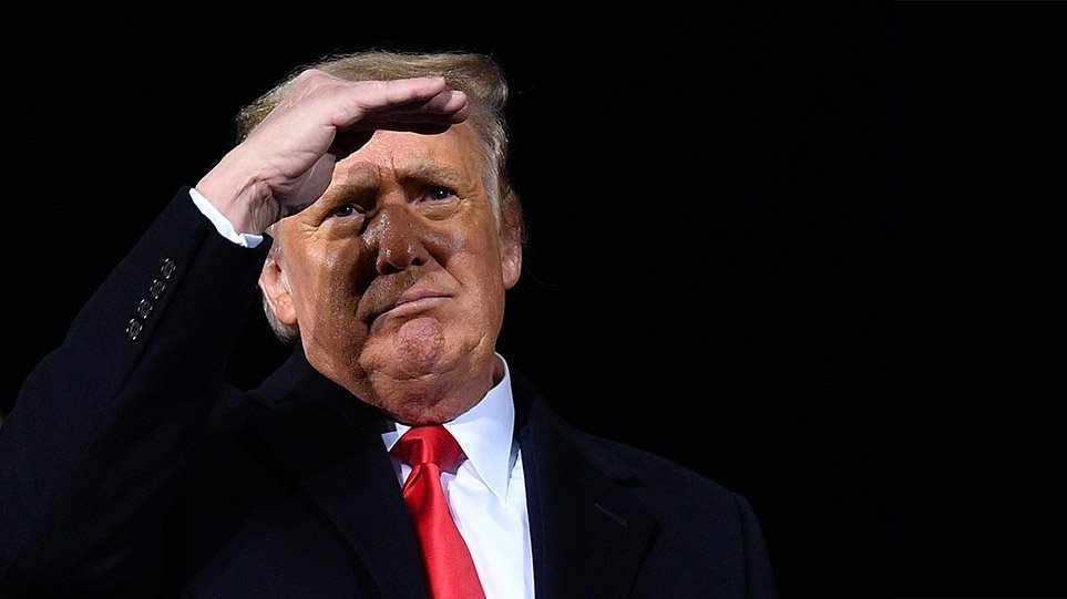 Τραμπ: «Διοχέτευσε χιλιάδες δολάρια από τις δωρεές της προεκλογικής καμπάνιας στις δικές του επιχειρήσεις»