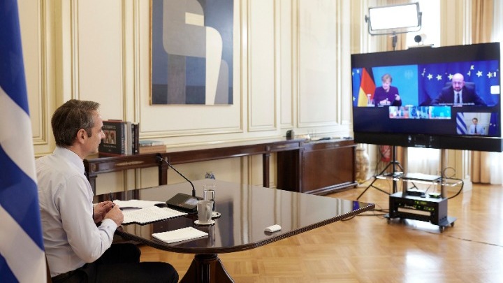 Η αντιμετώπιση της πανδημίας, στην τηλεδιάσκεψη του πρωθυπουργού με τους ηγέτες της ΕΕ