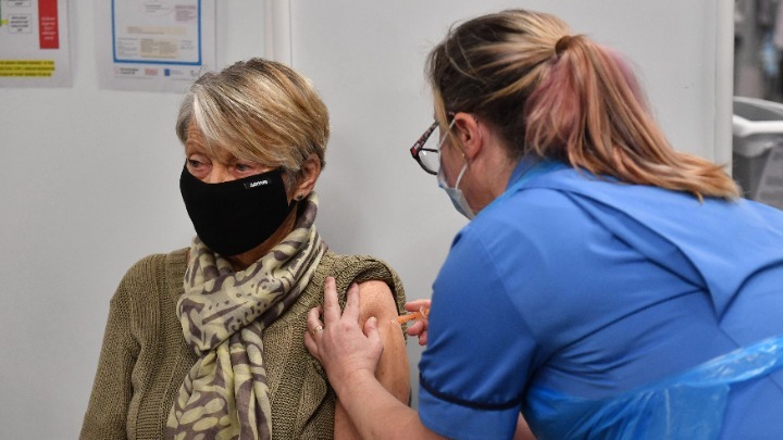 Βρετανία: Πάνω από 20 εκατ. πολίτες έχουν εμβολιαστεί