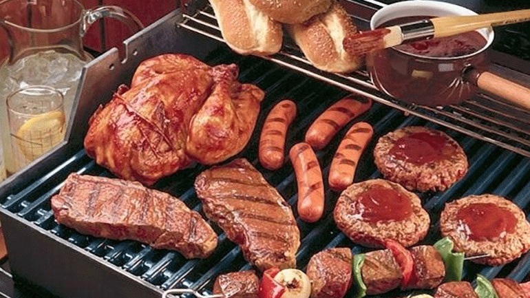 Τσικνοπέμπτη: Γιατί τσικνίζουμε και ποια είναι τα έθιμα στην Ελλάδα