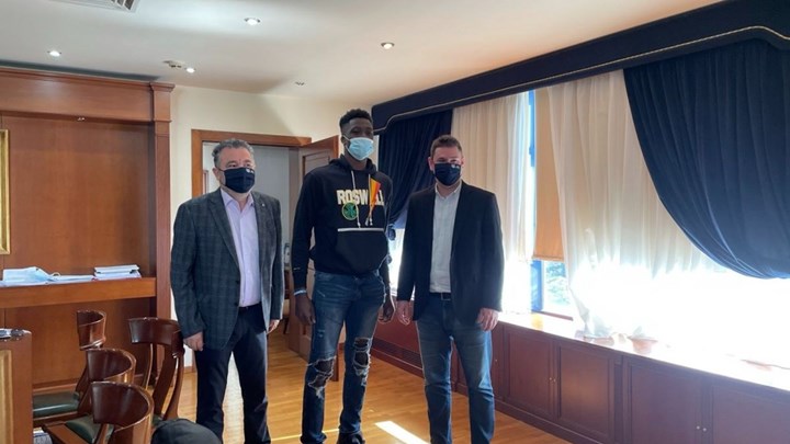 Αλέξανδρος Αντετοκούνμπο: Έκανε αίτημα πολιτογράφησης στον Δήμο Ζωγράφου