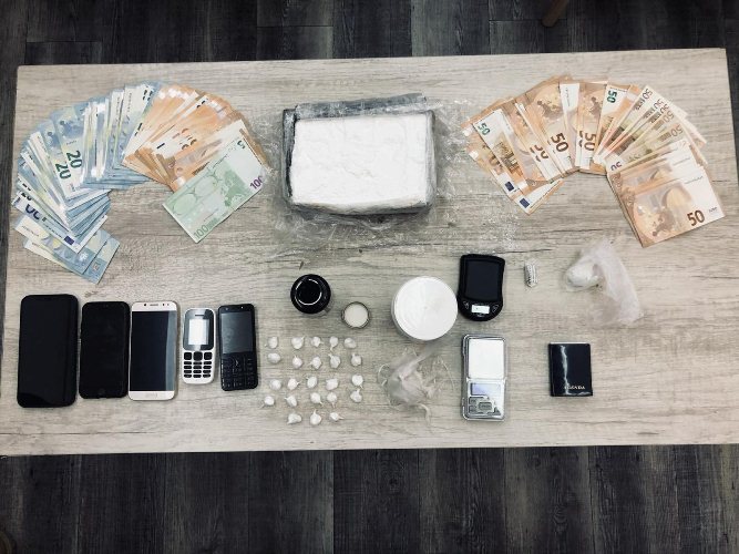 Πάτρα: Σε γνωστά καφέ της πόλης κατέληγε η κοκαΐνη-Ανάμεσα στη λίστα...αποδεκτών των ναρκωτικών, έμποροι αλλά και μία γιατρός!