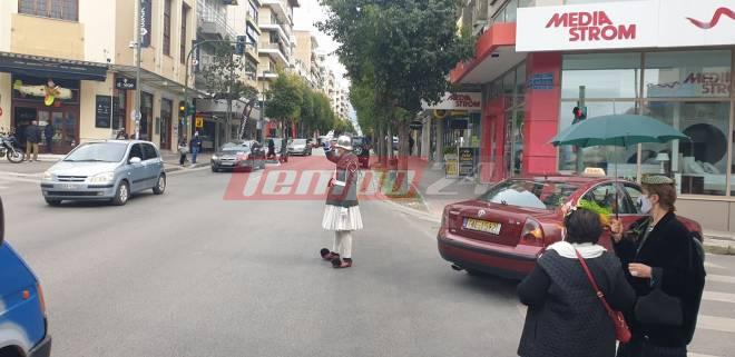 Πάτρα - Επανήλθε ο "φουστανελάς" τροχονόμος - Σε άλλο σημείο σήμερα! ΦΩΤΟ - ΒΙΝΤΕΟ