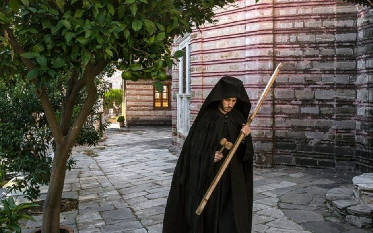 Κορονοϊός: Εμβολιάζονται μοναχοί και εργαζόμενοι στο Άγιον Όρος