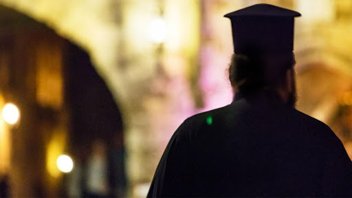 Ιερέας ακριτικού νησιού κατηγορείται για πλαστογράφηση διαθήκης