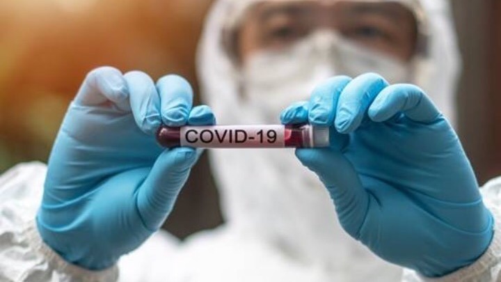 Πάτρα: Μια πολυκατοικία… όλο κρούσματα - Ασθενοφόρο παρέλαβε και άλλο κρούσμα ΒΙΝΤΕΟ