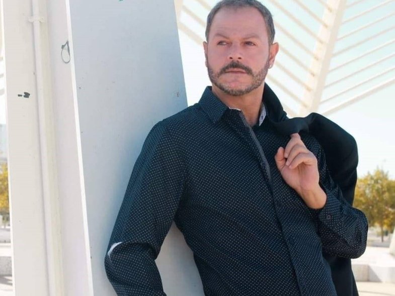 Σπύρος Θεοδόσης: "Ο Δημήτρης Λιγνάδης έμενε δίπλα μου, όταν τον μαχαίρωσαν"