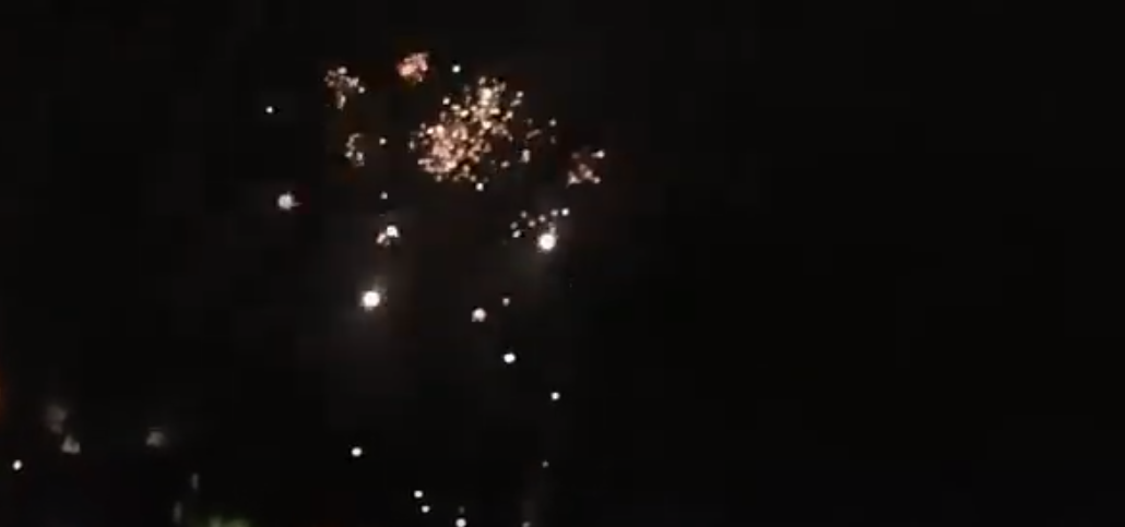 Κορονοϊός - Πάτρα: Συνεχίζεται το υπαίθριο κορονοπάρτι στο Κάστρο - Πολύς κόσμος και στις σκάλες Αγίου Νικολάου με το που έπεσε το ... βράδυ - ΒΙΝΤΕΟ - ΦΩΤΟ