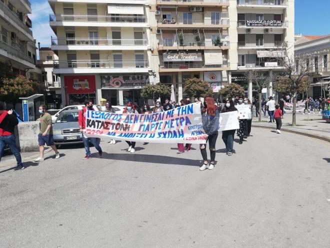 Πάτρα: Αποκλεισμός της πανεπιστημιούπολης από φοιτητές - Συλλαλητήριο το απόγευμα