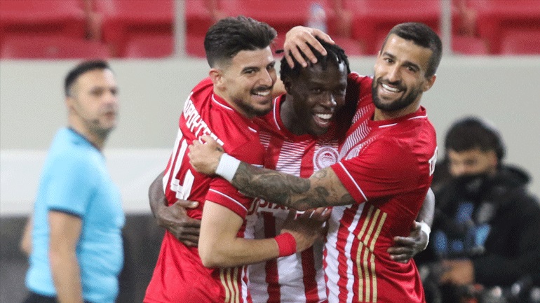 Καθάρισε τη νίκη στο β' ημίχρονο ο Ολυμπιακός, 2-0 την ΑΕΚ με σκόρερ τον Μπρούμα