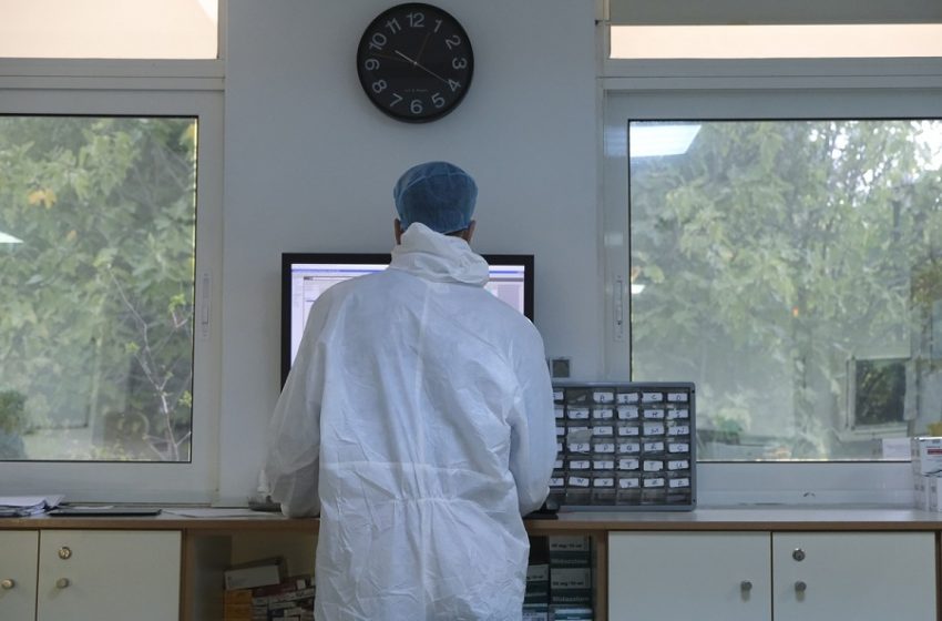 ΠΟΕΔΗΝ: Στήνονται αυτοσχέδιες ΜΕΘ στην Αττική - Η κατάσταση στα νοσοκομεία της Πάτρας