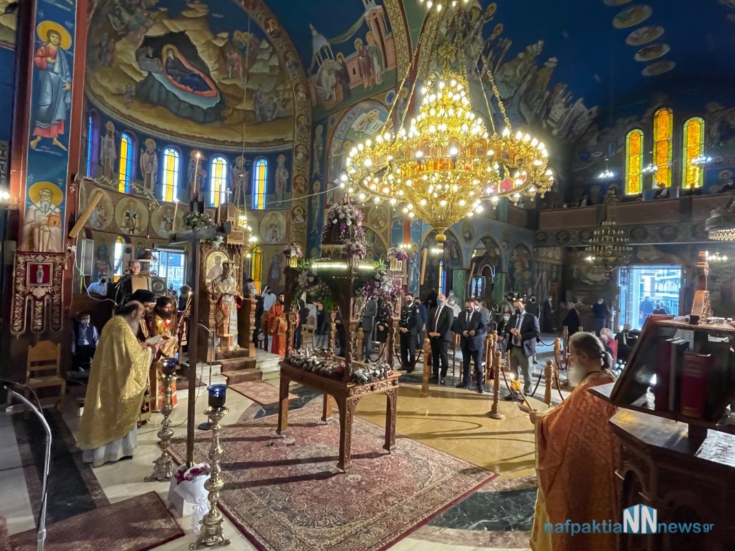 Ναύπακτος: Η διαφορετική φέτος περιφορά του Επιταφίου