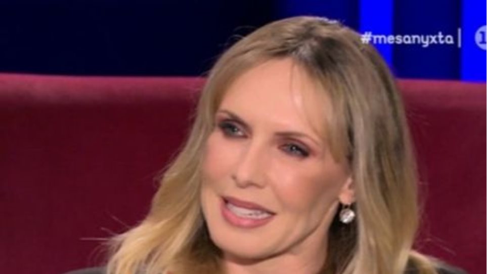 Εβελίνα Παπούλια: Έξι χρόνια είμαι ερωτευμένη με τον παιδικό μου φίλο