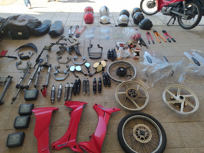 Πάτρα - Σπείρα "έσπαγε" μηχανάκια: Προηγμένης τεχνολογίας ...μηχάνημα βρέθηκε στη δεύτερη αποθήκη με τα κλεμμένα - "Άνοιγε" πολυτελή αυτοκίνητα! ΦΩΤΟ