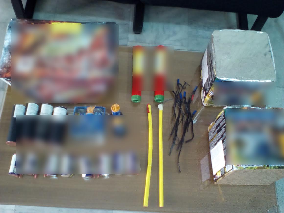 Πάτρα: Τους "τσάκωσαν" με 200 κροτίδες!