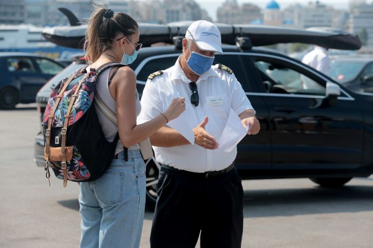 «Μπλόκο» σε μετακινήσεις στα νησιά ενόψει Πάσχα - Αυστηροί έλεγχοι στα λιμάνια