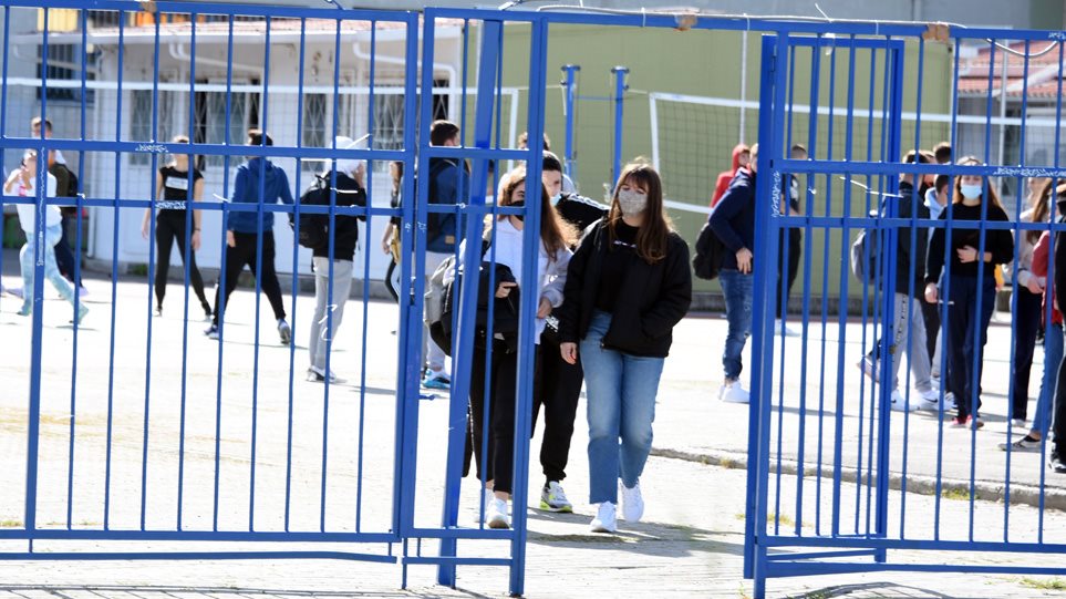 Ανοίγουν τα λύκεια: 193 θετικοί μαθητές και εκπαιδευτικοί σε 55.809 self tests