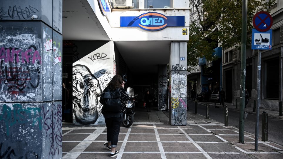 ΟΑΕΔ: Πότε θα πληρωθούν επιδόματα και Δώρο Πάσχα
