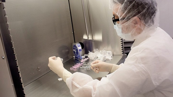 Η παραγωγή εμβολίων κατά της COVID-19 στην Κίνα μπορεί να ξεπεράσει τις 3 δισεκατ. δόσεις ως το τέλος του 2021