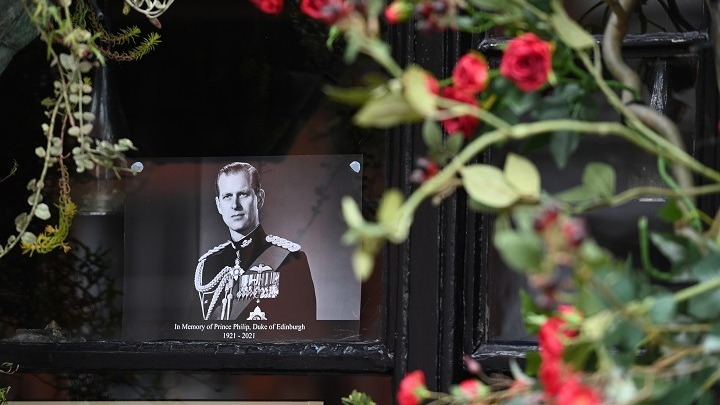 Βρετανία: Κανονιοβολισμοί και τήρηση ενός λεπτού σιγής στη μνήμη του πρίγκιπα Φιλίππου