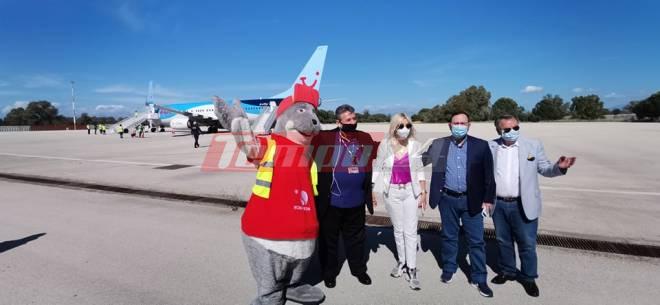 Το Αεροδρόμιο του Αράξου υποδέχτηκε τους πρώτους τουρίστες - Εφτασαν από τη Γερμανία (ΦΩΤΟ)