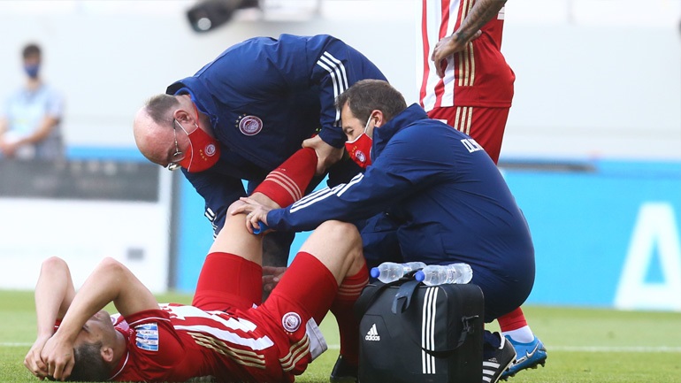 Τραυματίστηκε ο Παπασταθόπουλος - Αποχώρησε βουρκωμένος από το γήπεδο