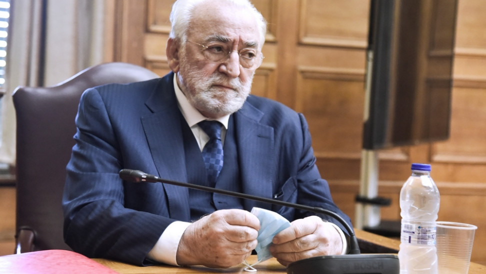 Εκβιασμό από «πολύ υψηλά ιστάμενα άτομα» καταγγέλλει ο Καλογρίτσας