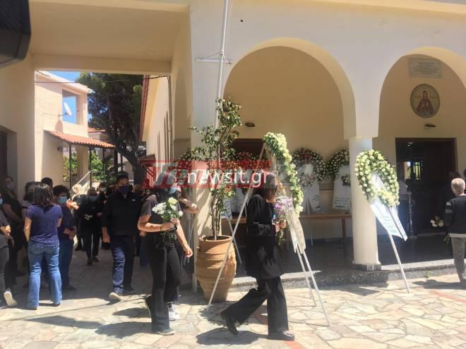 Σπαραγμός στην Αλόννησο - Το τελευταίο αντίο στην 20χρονη Καρολάιν (ΦΩΤΟ & ΒΙΝΤΕΟ)